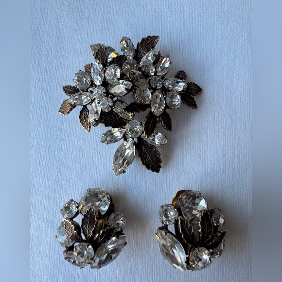 Vtg Regency Signed Dazzling Crystal Rhinestone Brooch & Clip Earrings Classic